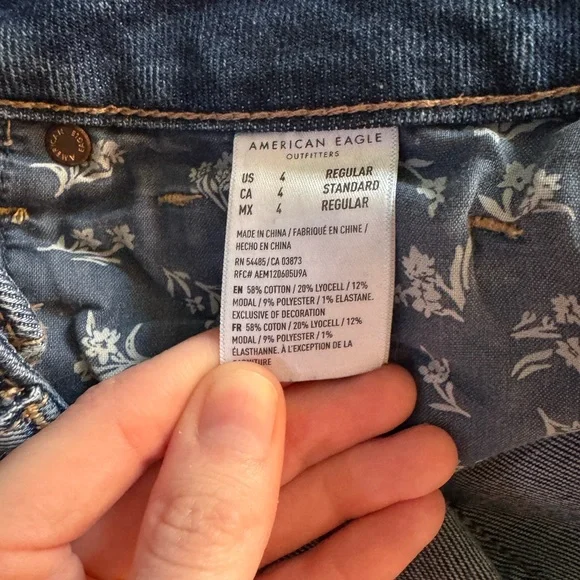 American Eagle Mom Jeans - Picture 3 of 4